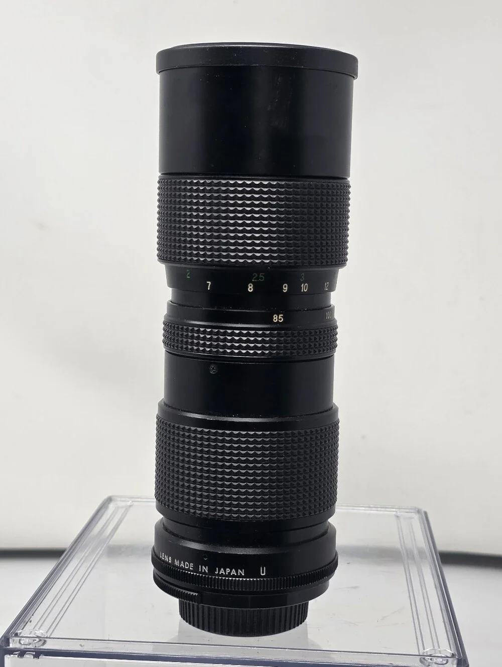 VIVITAR (by KIRON) AUTO ZOOM 85-205mm 1:3.8. M42 mount lens. Comes w/ case, cap.
